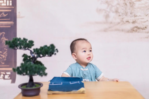 宣汉怀孕肚子中间凹两边凸